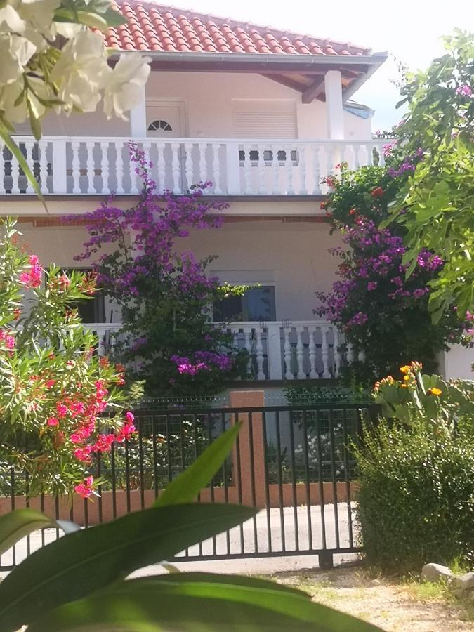 Apartment Ana Gornji Karin Exterior foto