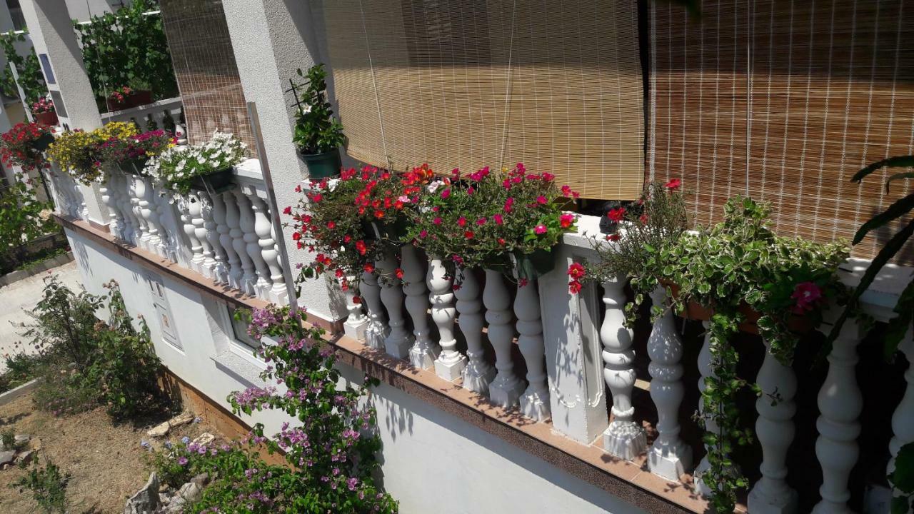 Apartment Ana Gornji Karin Exterior foto
